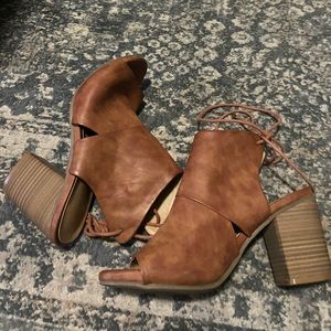Kenneth Cole brown open toe booties
